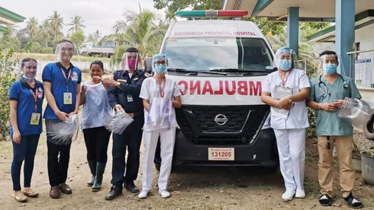 Philippines medical workers wearing masks